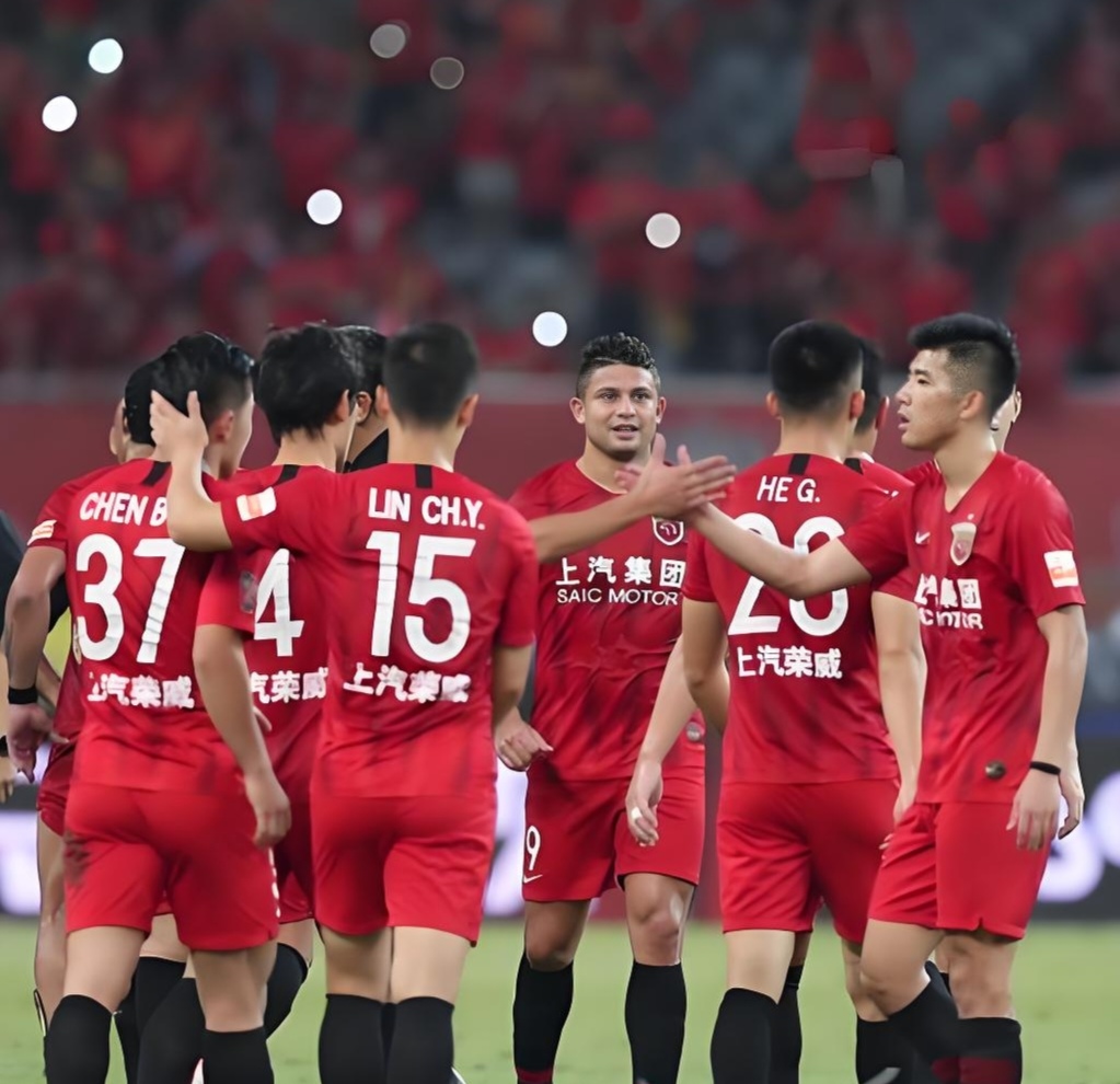 金年会官网-荷甲赛程吃紧，山东泰山转会期外线爆发，更衣室稳定，身体对抗强度拉满