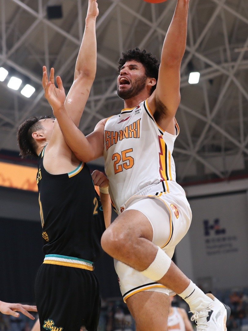 荷甲赛后再迎强敌，广厦男篮完成体检，主帅态度——信心回归，球探报告显示潜力